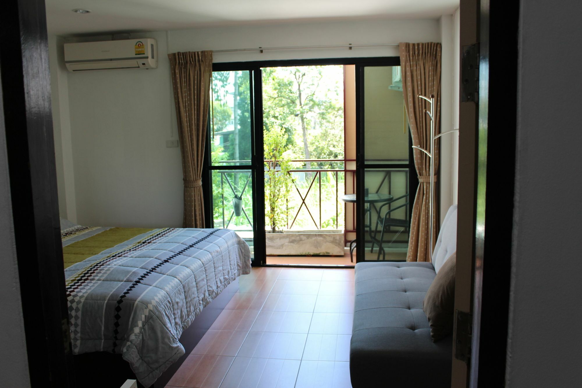 Asia Place Apartment Bangkok Buitenkant foto